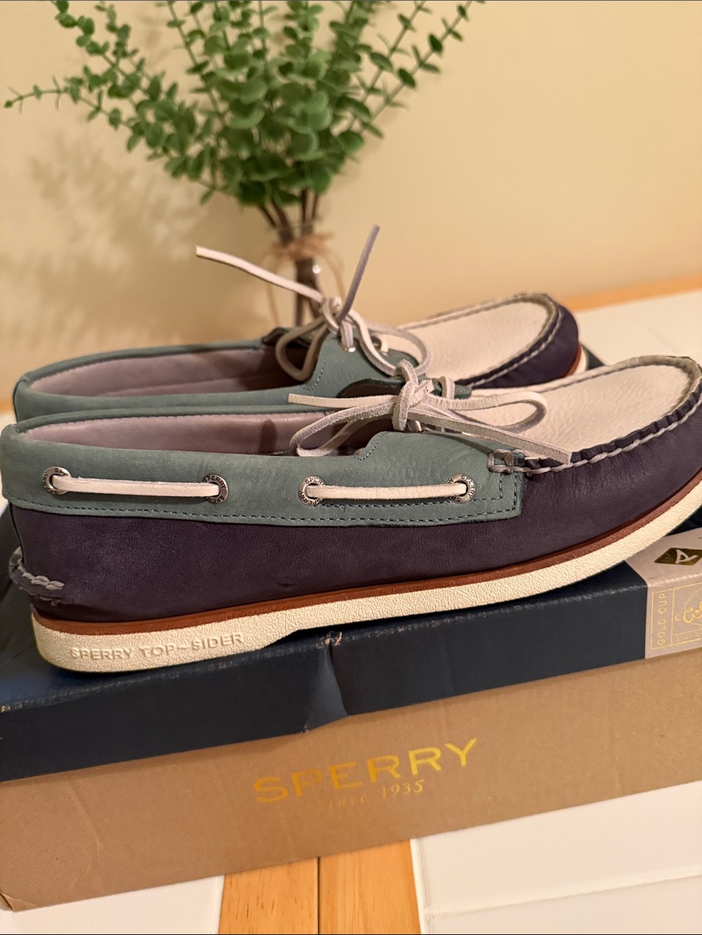 Sperry Men’s Gold Cup Collection Boat Shoes Navy/Reef/Ivory Lambskin Lined